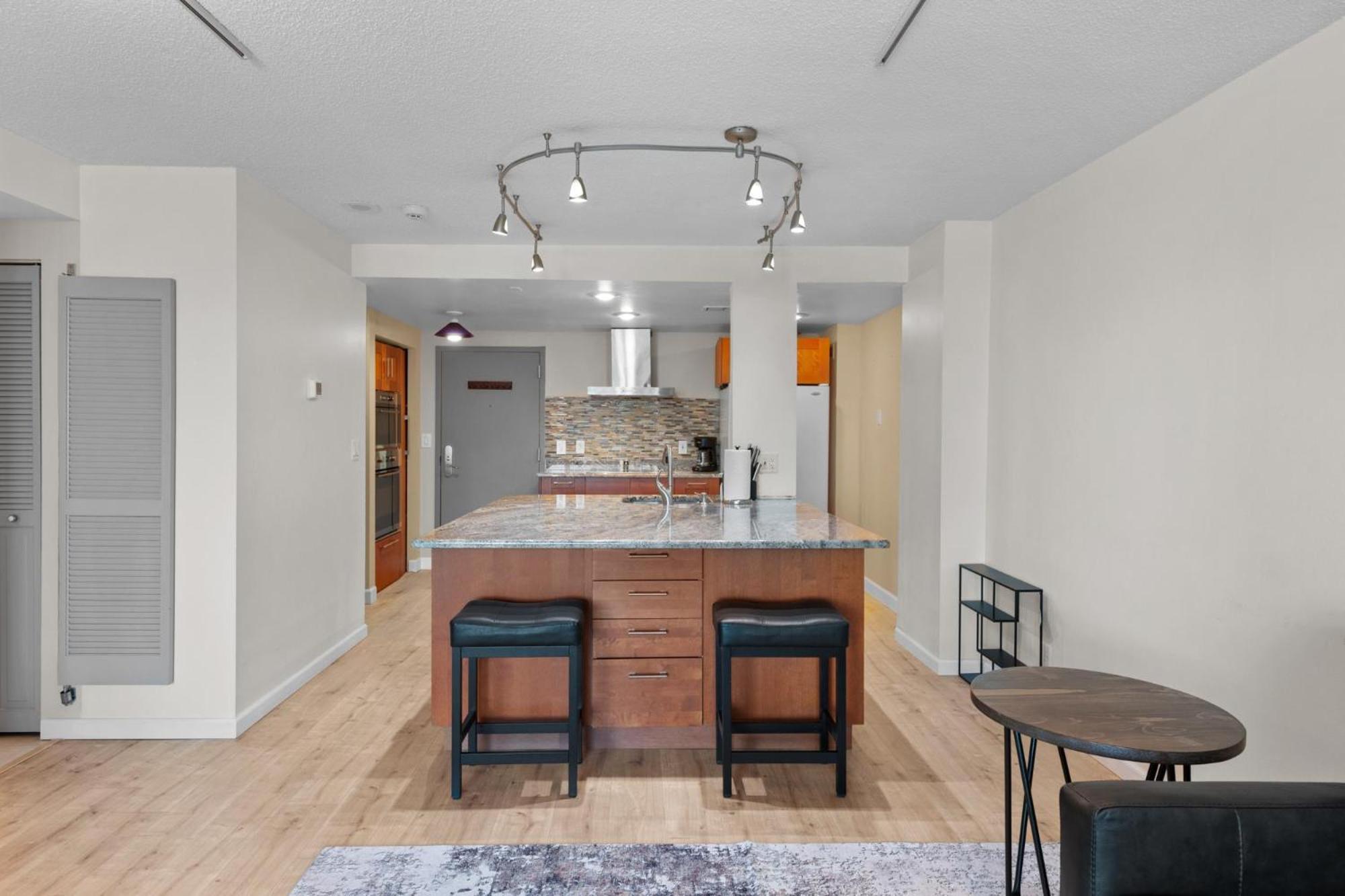 Apartamento 1777 Larimer St #903 *
